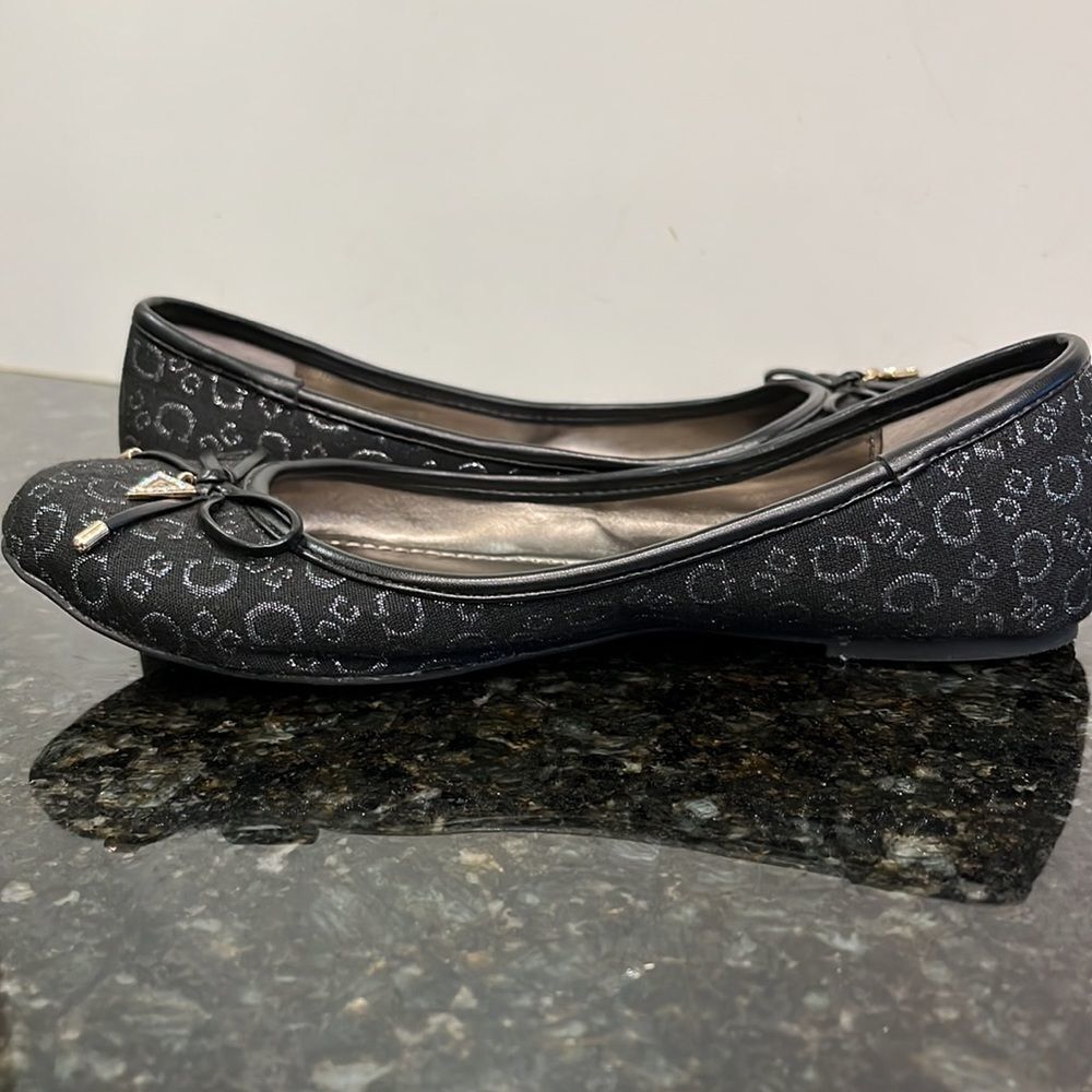 Guess Women’s size 6.5 Black Flat Slip-on Women Shoes. Excellent Conditi… - Picture 7 of 11